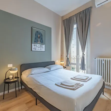 5' From Station, Elegance And Class * Milão