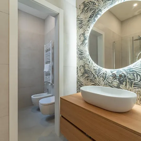 5' From Station, Elegance And Class Milão