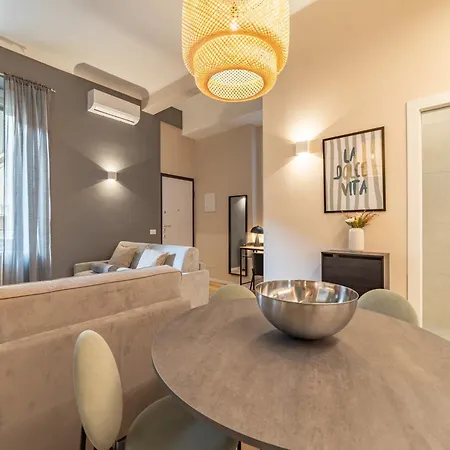 5' From Station, Elegance And Class Apartamento Milão