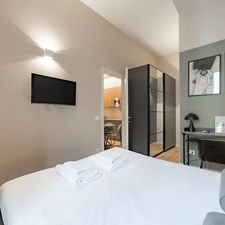 5' From Station, Elegance And Class Apartamento